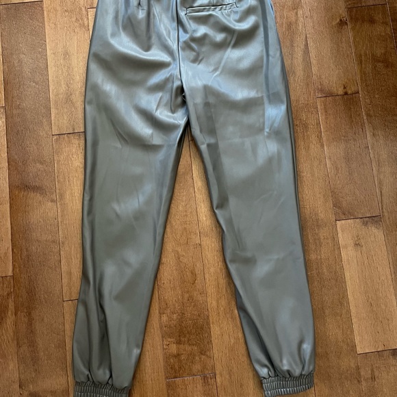 VERO MODA FAUX LEATHER PANTS - Picture 3 of 3